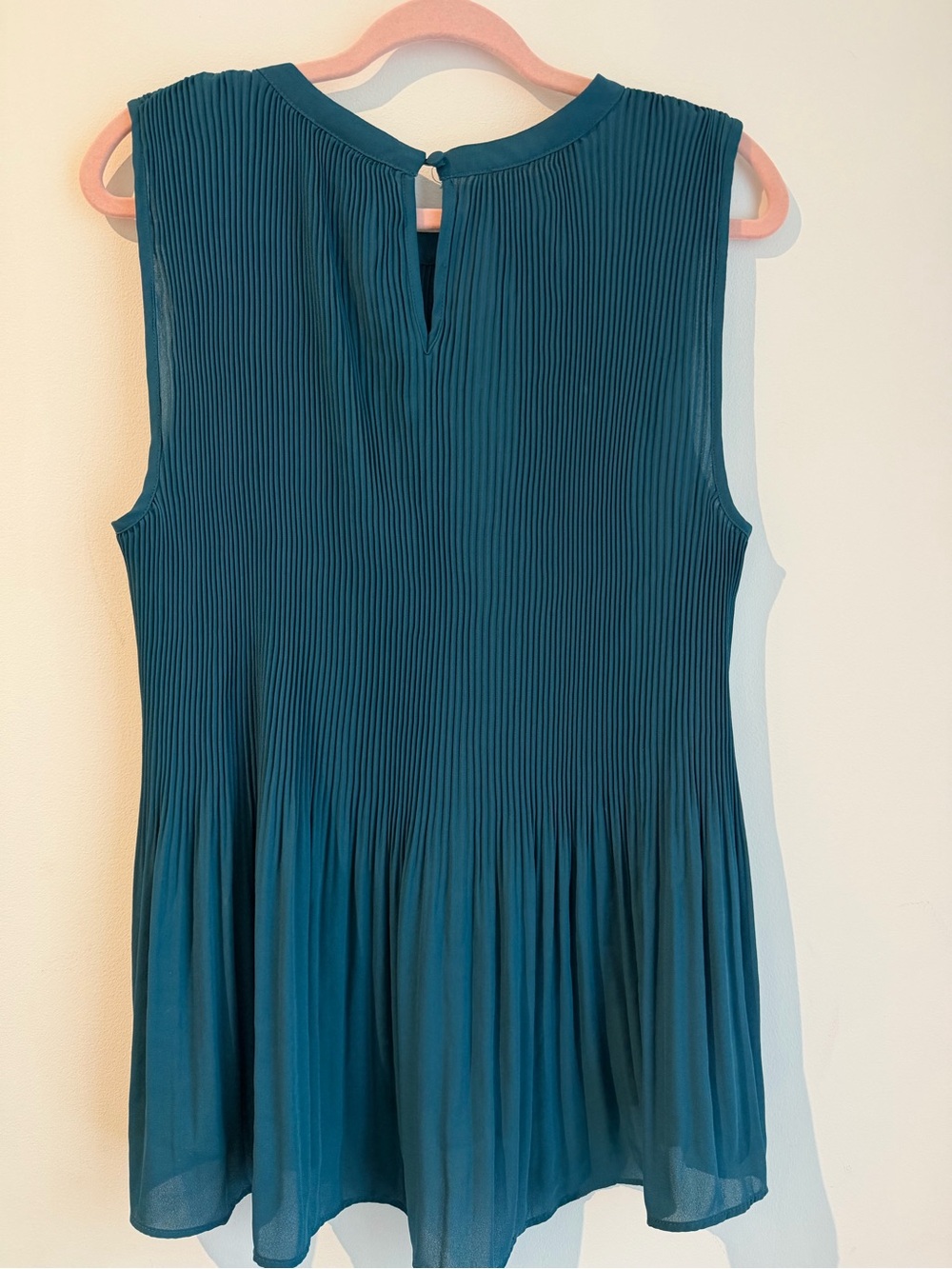 Torrid Top pleated sleeveless swing camisole - Picture 3 of 4